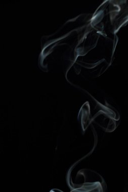 Siyah arkaplanda beyaz duman dokusu