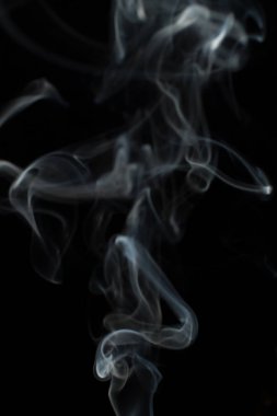 Siyah arkaplanda beyaz duman dokusu