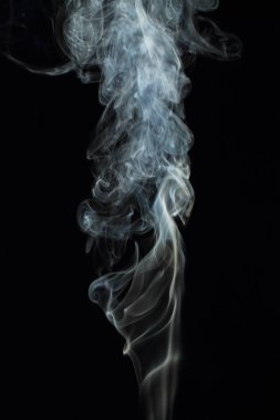 Siyah arkaplanda beyaz duman dokusu