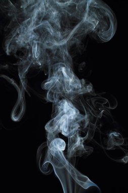 Siyah arkaplanda beyaz duman dokusu