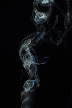 Siyah arkaplanda beyaz duman dokusu