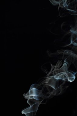 Siyah arkaplanda beyaz duman dokusu