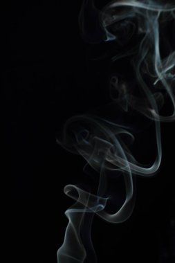 Siyah arkaplanda beyaz duman dokusu