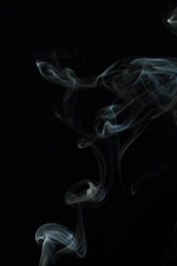 Siyah arkaplanda beyaz duman dokusu