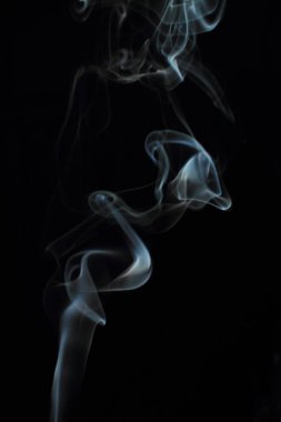 Siyah arkaplanda beyaz duman dokusu