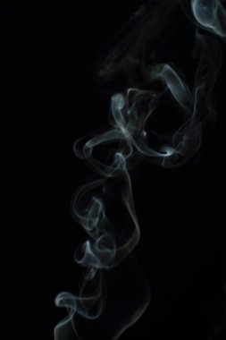 Siyah arkaplanda beyaz duman dokusu