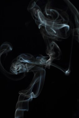 Siyah arkaplanda beyaz duman dokusu