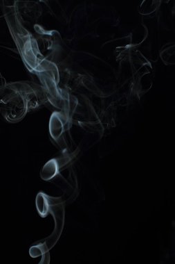 Siyah arkaplanda beyaz duman dokusu