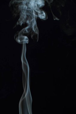 Siyah arkaplanda beyaz duman dokusu