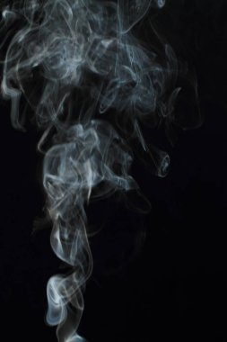 Siyah arkaplanda beyaz duman dokusu