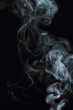 Siyah arkaplanda beyaz duman dokusu