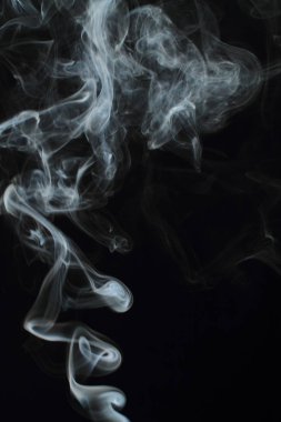 Siyah arkaplanda beyaz duman dokusu