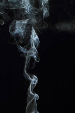 Siyah arkaplanda beyaz duman dokusu