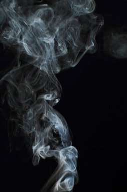 Siyah arkaplanda beyaz duman dokusu