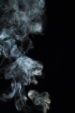 Siyah arkaplanda beyaz duman dokusu