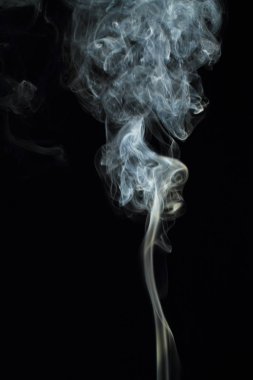 Siyah arkaplanda beyaz duman dokusu