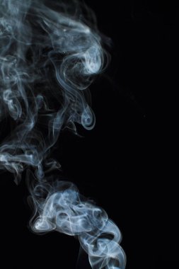 Siyah arkaplanda beyaz duman dokusu