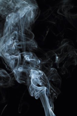 Siyah arkaplanda beyaz duman dokusu