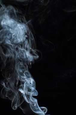 Siyah arkaplanda beyaz duman dokusu