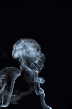 Siyah arkaplanda beyaz duman dokusu