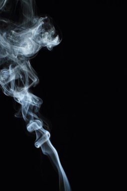 Siyah arkaplanda beyaz duman dokusu