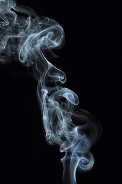 Siyah arkaplanda beyaz duman dokusu