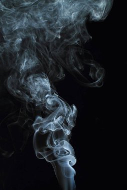 Siyah arkaplanda beyaz duman dokusu