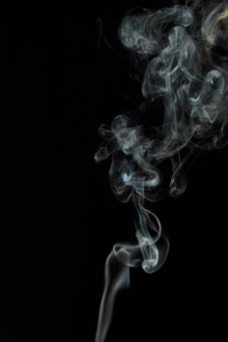 Siyah arkaplanda beyaz duman dokusu