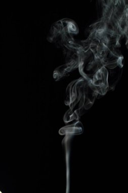 Siyah arkaplanda beyaz duman dokusu