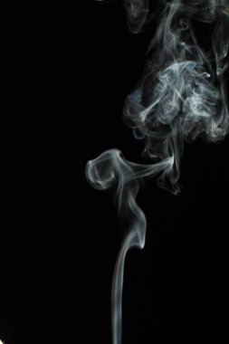 Siyah arkaplanda beyaz duman dokusu