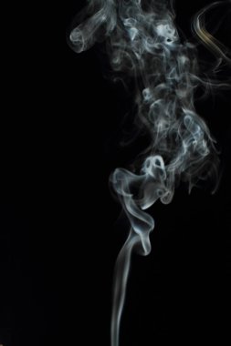 Siyah arkaplanda beyaz duman dokusu