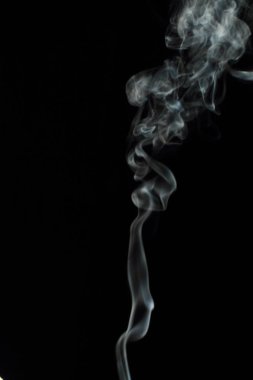 Siyah arkaplanda beyaz duman dokusu