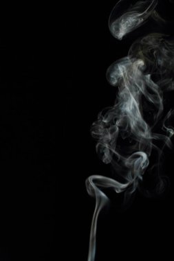 Siyah arkaplanda beyaz duman dokusu