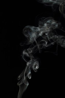 Siyah arkaplanda beyaz duman dokusu