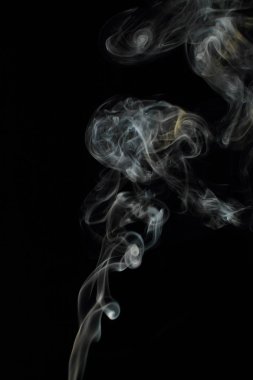 Siyah arkaplanda beyaz duman dokusu