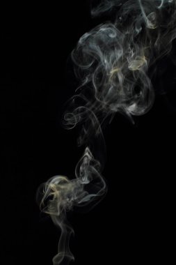 Siyah arkaplanda beyaz duman dokusu