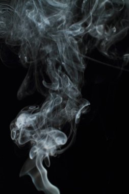 Siyah arkaplanda beyaz duman dokusu
