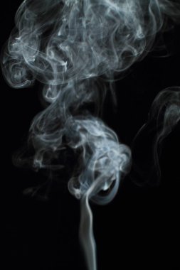 Siyah arkaplanda beyaz duman dokusu