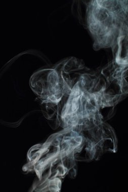 Siyah arkaplanda beyaz duman dokusu