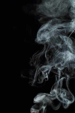 Siyah arkaplanda beyaz duman dokusu