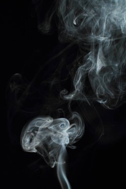 Siyah arkaplanda beyaz duman dokusu