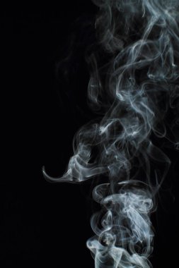 Siyah arkaplanda beyaz duman dokusu