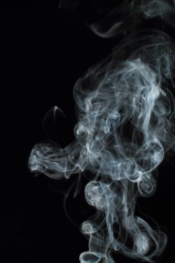 Siyah arkaplanda beyaz duman dokusu