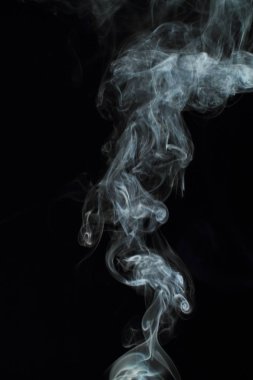 Siyah arkaplanda beyaz duman dokusu