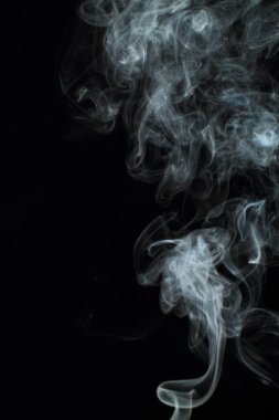 Siyah arkaplanda beyaz duman dokusu