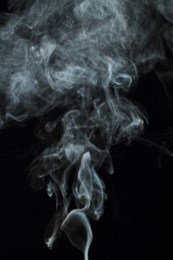Siyah arkaplanda beyaz duman dokusu