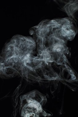 Siyah arkaplanda beyaz duman dokusu