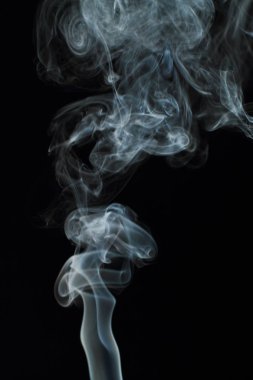 Siyah arkaplanda beyaz duman dokusu