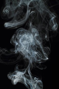 Siyah arkaplanda beyaz duman dokusu