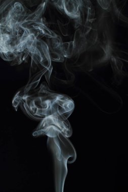 Siyah arkaplanda beyaz duman dokusu